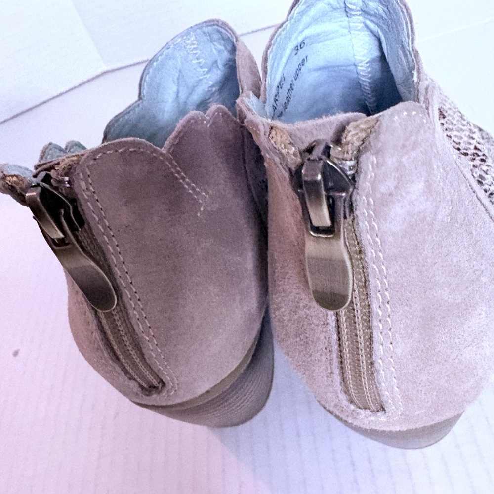 L' Artiste Spring Step Snake Print Low Suede Booties Women's 5.5 Peep Toe - Picture 10 of 12